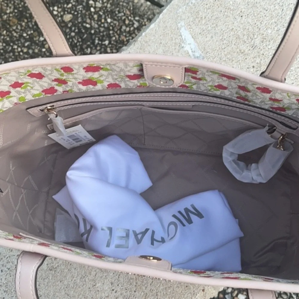 Micheal kors tote